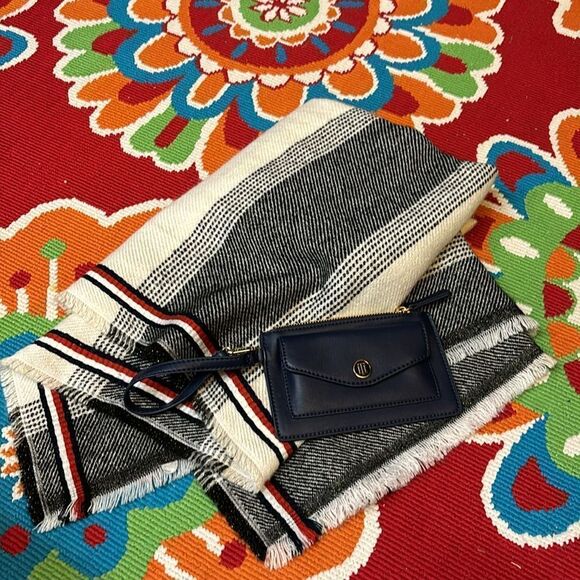 Tommy Hilfiger Bundle - Picture 2 of 10